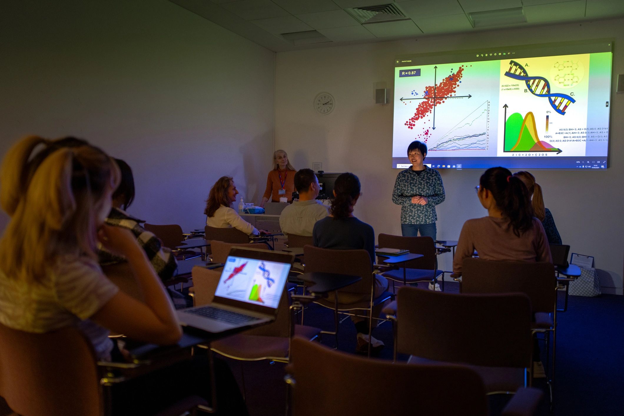 Modern event scene with presentation and immersive production elements